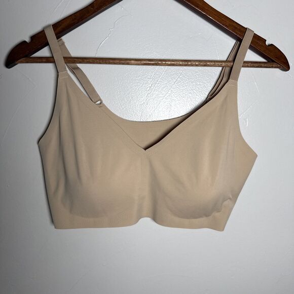 True and Co Wirefree Triangle Bra Adjustable Strap Beige Size Large T-Shirt - Picture 1 of 14